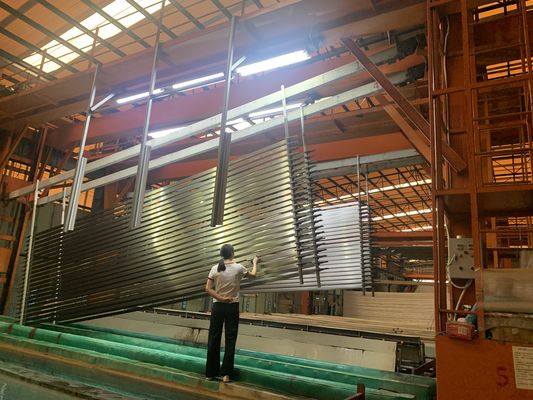 Buen precio Línea de producción de anodización de perfiles de aluminio de alto rendimiento de 2000T/M para ventanas en línea