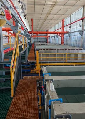 Buen precio Línea de anodizado de aluminio de capacidad de 150 T/M con espesor de película de 8-12 μm y longitud máxima del perfil de 6500 mm en línea