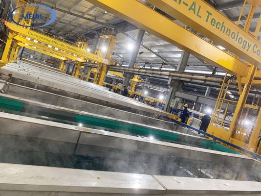 Buen precio Línea de producción manual de anodizado horizontal en modo U con capacidad de 200 T/mes 6500 mm longitud máxima del perfil y espesor de película de 8-12 μm en línea
