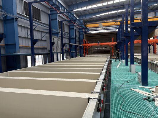 Buen precio Línea de producción de anodizado horizontal con 450T/mes Producción 6500mm Largura máxima del perfil y espesor de película anodizante de 8-12μm en línea