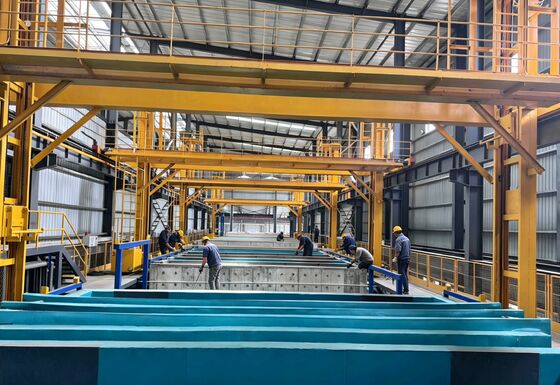 Buen precio Línea de anodizado horizontal inteligente con 750 T/mes Producción 6500 mm Largura máxima del perfil y espesor de película de 8-12 μm en línea