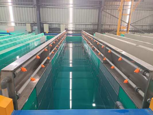 Buen precio Línea de producción automática de anodización de aluminio de 800T/mes con longitud máxima del perfil de 6500mm y grosor de película de 10~12μm en línea