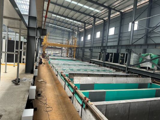 Buen precio Línea de producción manual de anodizado de 1000 T/mes con longitud máxima de perfil de 6500 mm y espesor de película de 8-12 µm en línea
