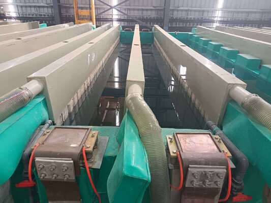 Buen precio Línea de anodizado de aluminio con capacidad de 150 T/M, espesor de película de 8-25 µm y longitud máxima de perfil de 6500 mm en línea