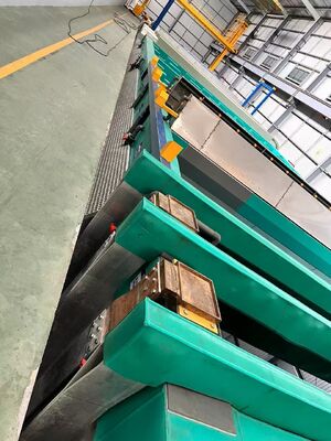 Buen precio Línea de anodizado horizontal de 750 T/M de capacidad con longitud máxima del perfil de 6500 mm y grosor de película de 10-12 μm en línea