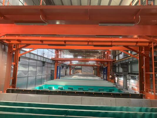 Buen precio 500 toneladas/mes Línea de producción de anodizado totalmente automática con espesor de película de 5-25 μm para perfiles de aluminio En línea