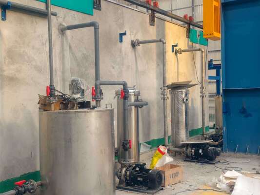 Buen precio 1000 toneladas/mes Línea de producción de anodizado manual con espesor de película de 8-12 μm y longitud máxima del perfil de 6500 mm en línea
