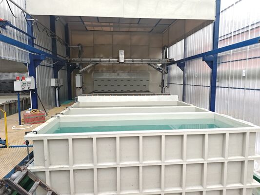 Buen precio 60 toneladas/mes Línea de anodizado de aluminio totalmente automática con control de temperatura de precisión de ±1°C y sistema PLC en línea