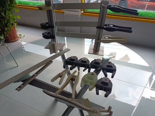 Buen precio Stable Clamping Acid-Resistant Anodizing Line Clamps and Fixtures with Custom Jaw Opening En línea
